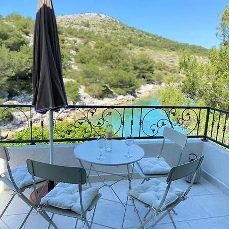 Semesterbostad House Sea La Vie