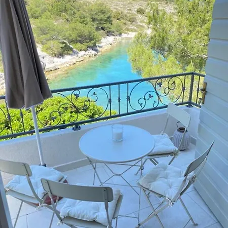 House Sea La Vie